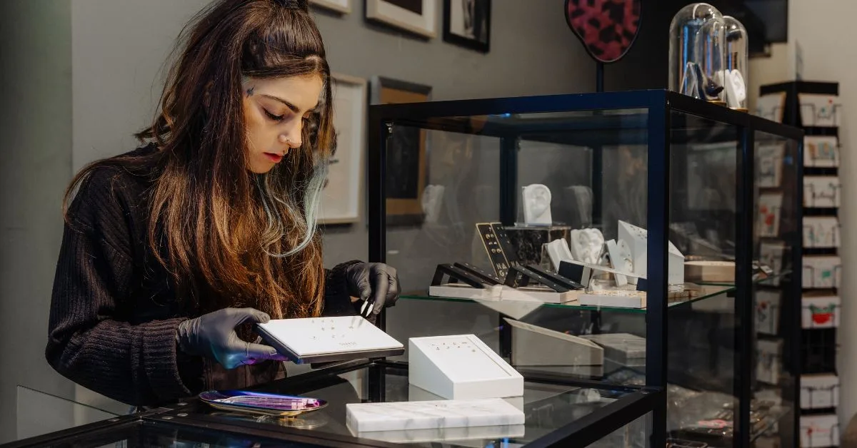 Gouden piercing sieraden: de complete gids voor stijlvolle én veilige keuzes