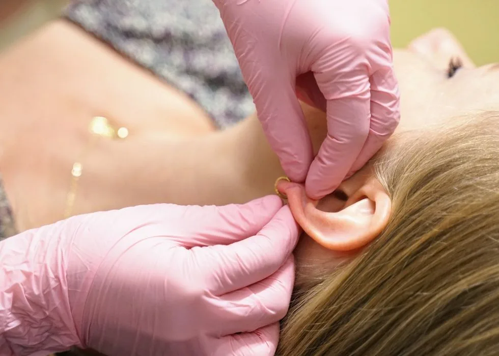 Wanneer en hoe wissel je je piercing sieraad? De complete gids